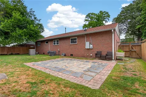 Exterior - 703 New Bern Ave, Hampton, VA 23669 photo 5 of 6