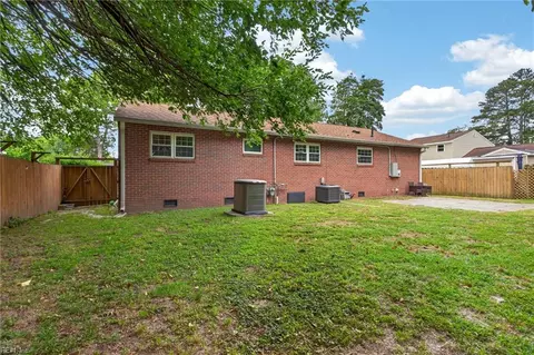 Exterior - 703 New Bern Ave, Hampton, VA 23669 photo 6 of 6