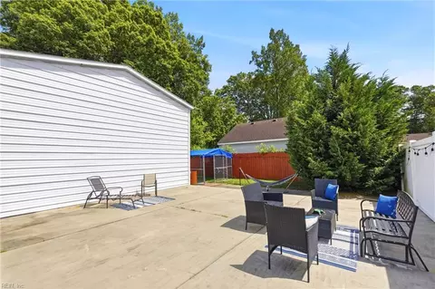 Exterior - 237 Cedar Rd, Chesapeake, VA 23322 photo 8 of 11