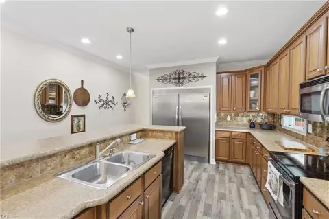 Kitchen - 237 Cedar Rd, Chesapeake, VA 23322 photo 4 of 4