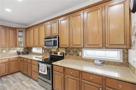 Kitchen - 237 Cedar Rd, Chesapeake, VA 23322 photo 3 of 4