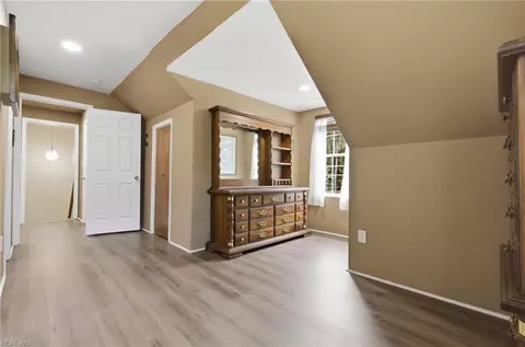 Entry Way - 237 Cedar Rd, Chesapeake, VA 23322 photo 4 of 6