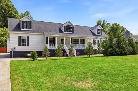 Exterior - 237 Cedar Rd, Chesapeake, VA 23322 photo 7 of 11