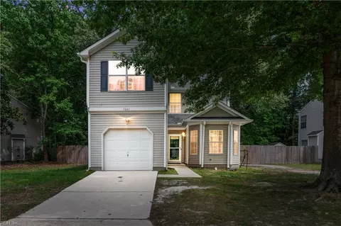 5041 Huntclub Chse Chase, Suffolk, VA 23435