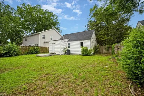 Exterior - 620 Delaware Ave, Hampton, VA 23661 photo 8 of 8