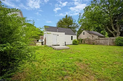 Exterior - 620 Delaware Ave, Hampton, VA 23661 photo 6 of 8