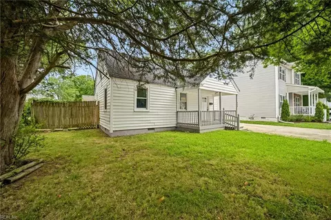 Exterior - 620 Delaware Ave, Hampton, VA 23661 photo 2 of 8
