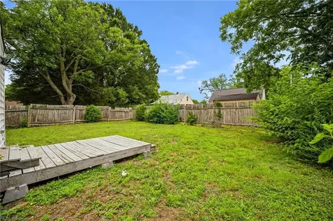 Exterior - 620 Delaware Ave, Hampton, VA 23661 photo 5 of 8