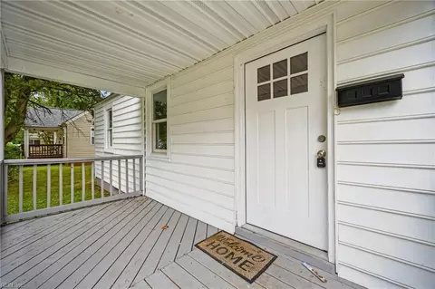 Exterior - 620 Delaware Ave, Hampton, VA 23661 photo 4 of 8