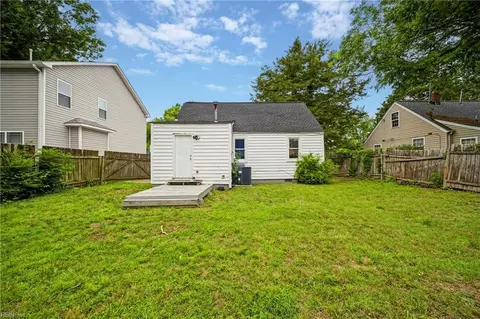 Exterior - 620 Delaware Ave, Hampton, VA 23661 photo 7 of 8