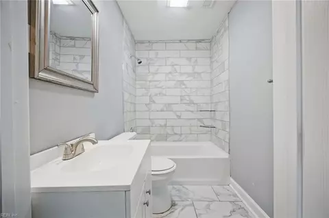 Bath - 620 Delaware Ave, Hampton, VA 23661 photo 2 of 4