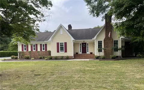 101 Crescent Dr, Franklin, VA 23851