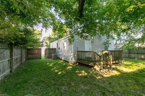 Exterior - 609 Allen St, Hampton, VA 23669 photo 2 of 8