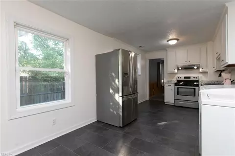 Kitchen - 609 Allen St, Hampton, VA 23669 photo 2 of 3