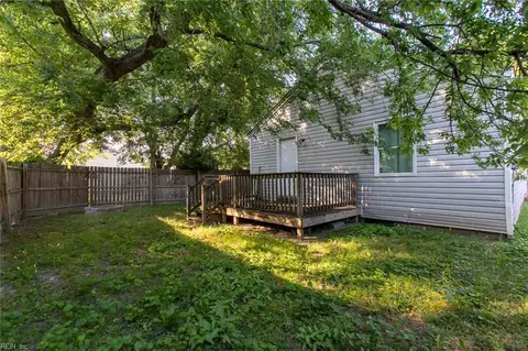 Exterior - 609 Allen St, Hampton, VA 23669 photo 4 of 8