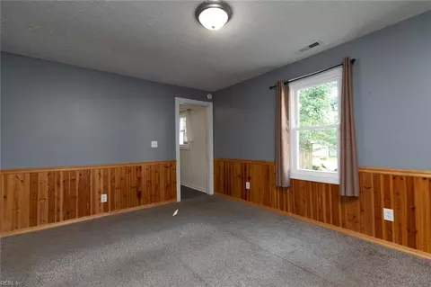 Living - 609 Allen St, Hampton, VA 23669 photo 1 of 3