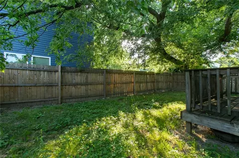 Exterior - 609 Allen St, Hampton, VA 23669 photo 7 of 8