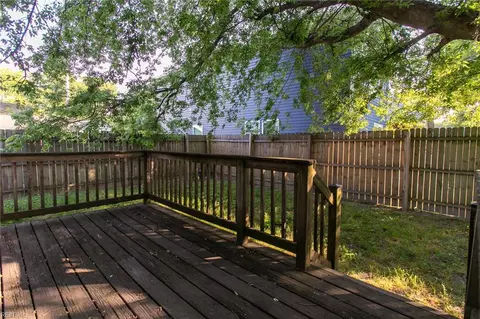Exterior - 609 Allen St, Hampton, VA 23669 photo 6 of 8