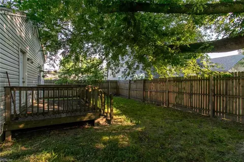 Exterior - 609 Allen St, Hampton, VA 23669 photo 3 of 8