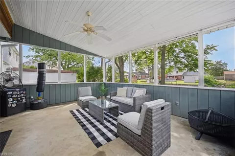 Exterior - 121 Hidalgo Dr, Hampton, VA 23669 photo 7 of 11