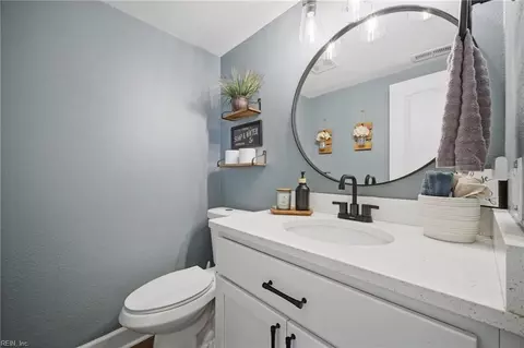 Bath - 121 Hidalgo Dr, Hampton, VA 23669 photo 1 of 4