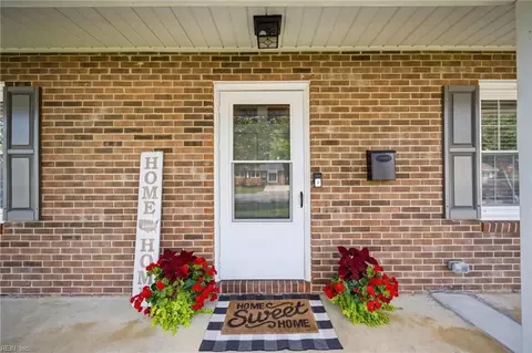 Exterior - 121 Hidalgo Dr, Hampton, VA 23669 photo 5 of 11