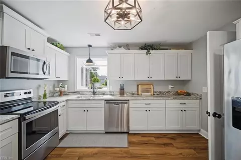Kitchen - 121 Hidalgo Dr, Hampton, VA 23669 photo 3 of 3