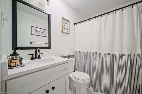 Bath - 121 Hidalgo Dr, Hampton, VA 23669 photo 3 of 4