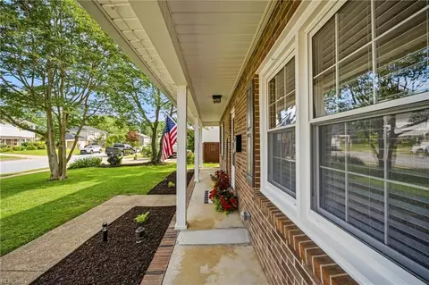 Exterior - 121 Hidalgo Dr, Hampton, VA 23669 photo 4 of 11