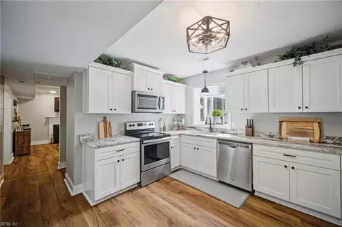 Kitchen - 121 Hidalgo Dr, Hampton, VA 23669 photo 2 of 3