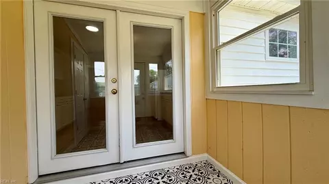 Exterior - 1607 Grimes Rd, Hampton, VA 23663 photo 4 of 9