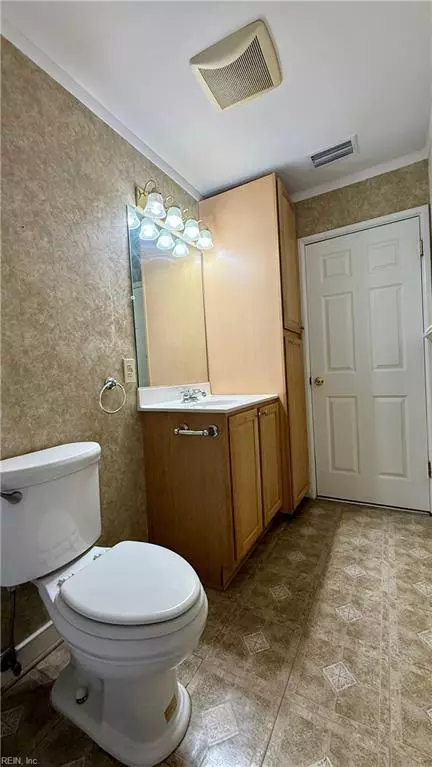 Bath - 1607 Grimes Rd, Hampton, VA 23663 photo 1 of 4