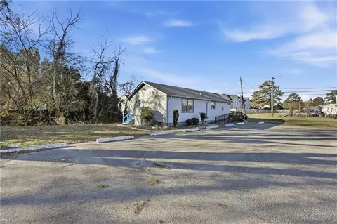 Exterior - 1204 E Pembroke Ave, Hampton, VA 23664 photo 1 of 3