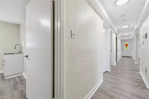 Entry Way - 1204 E Pembroke Ave, Hampton, VA 23664 photo 7 of 8