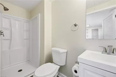 Bath - 1204 E Pembroke Ave, Hampton, VA 23664 photo 3 of 3