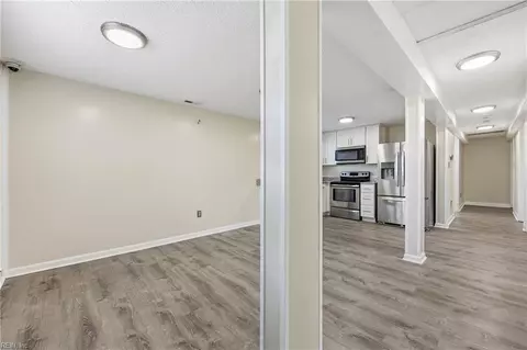 Entry Way - 1204 E Pembroke Ave, Hampton, VA 23664 photo 2 of 8