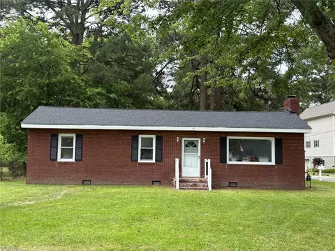 9 Pine Ln, Hampton, VA 23664