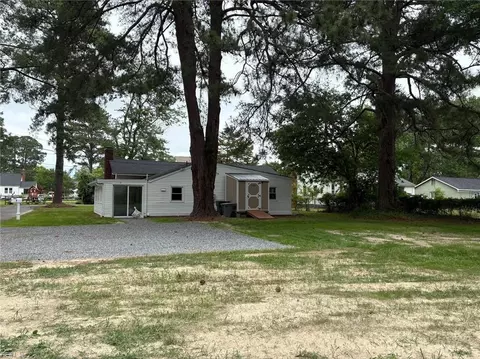 Exterior - 9 Pine Ln, Hampton, VA 23664 photo 3 of 4