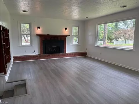 Living - 9 Pine Ln, Hampton, VA 23664 photo 1 of 5