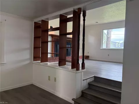 Living - 9 Pine Ln, Hampton, VA 23664 photo 3 of 5