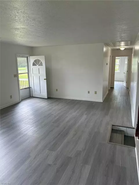 Living - 9 Pine Ln, Hampton, VA 23664 photo 5 of 5