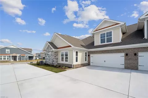 Exterior - 2152 Edwin Dr, Chesapeake, VA 23322 photo 4 of 4