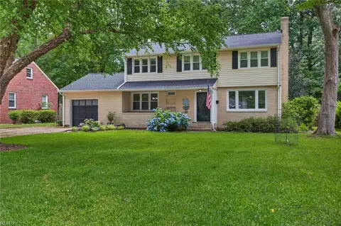16 Oakland Dr, Newport News, VA 23601
