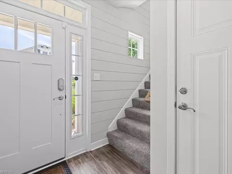 Entry Way - 311 Fishers Ct, Hampton, VA 23666 photo 3 of 6