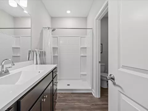Bath - 311 Fishers Ct, Hampton, VA 23666 photo 2 of 4