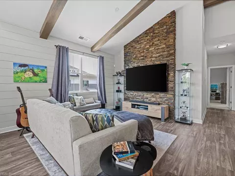 Living - 311 Fishers Ct, Hampton, VA 23666 photo 2 of 4