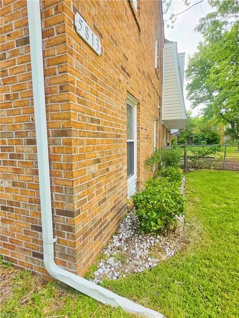 5813 W Hastings Ct, Virginia Beach, VA 23462