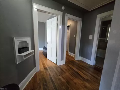 Entry Way - 1908 E Washington St, Suffolk, VA 23434 photo 1 of 5