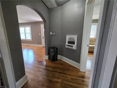 Entry Way - 1908 E Washington St, Suffolk, VA 23434 photo 4 of 5