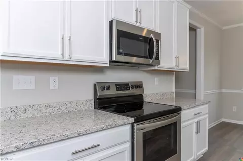 Kitchen - 2257 Captiva Ln, Chesapeake, VA 23321 photo 3 of 3